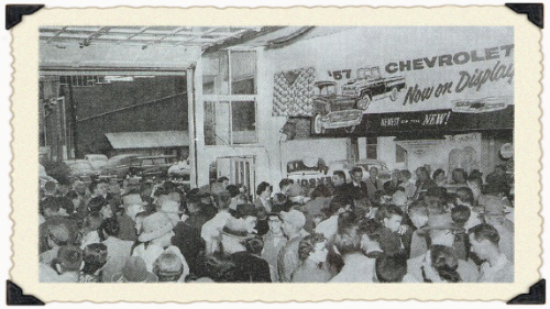 57showrm3.jpg (99831 bytes)